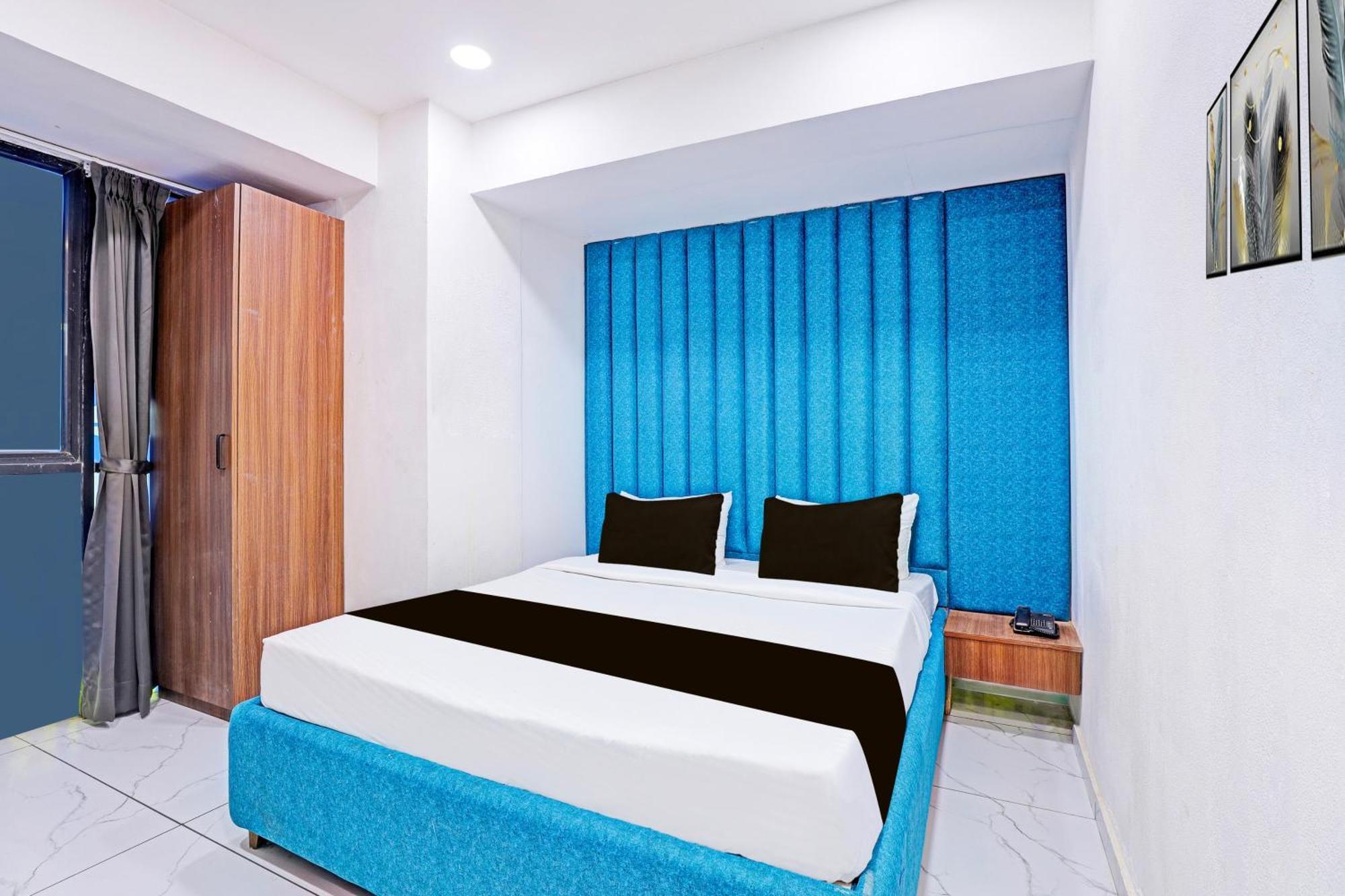 Super Hotel O Althan Formerly Hotel Niraant Surat Exterior foto