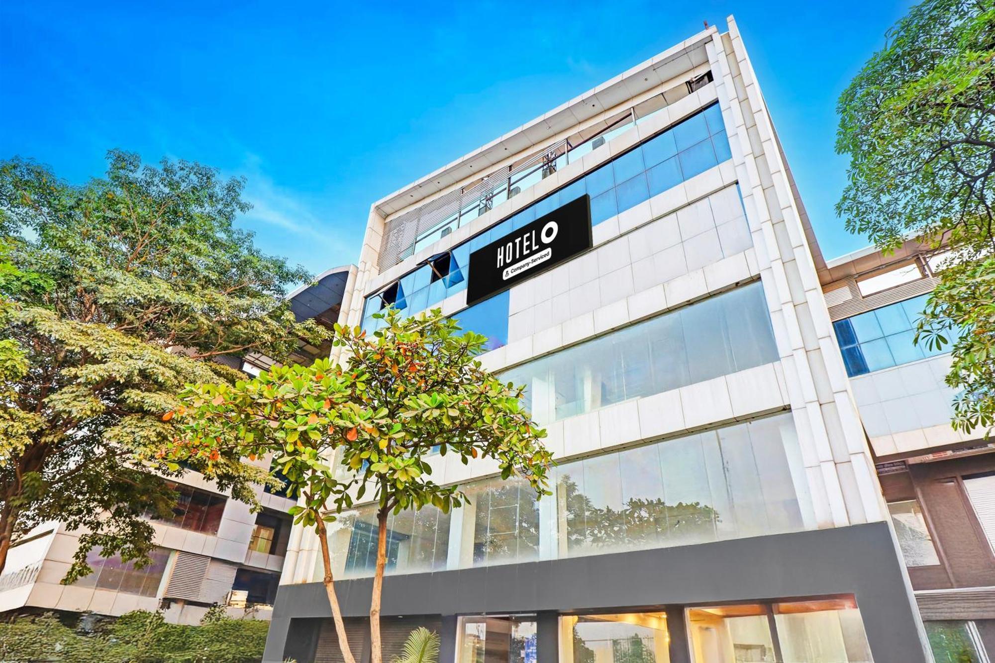 Super Hotel O Althan Formerly Hotel Niraant Surat Exterior foto