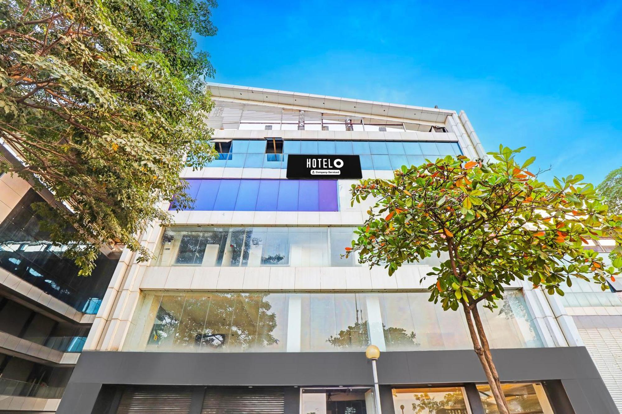 Super Hotel O Althan Formerly Hotel Niraant Surat Exterior foto